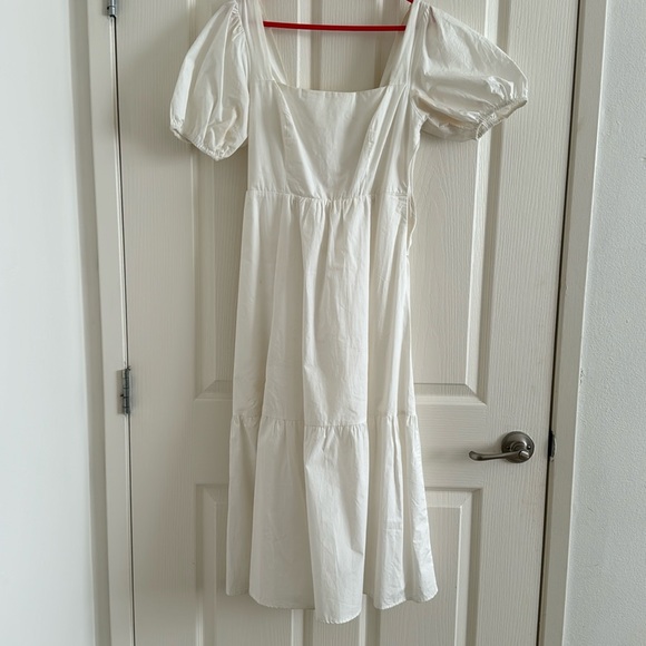 Astr Dresses & Skirts - Midi white ASTR Size 4 puffy sleeves side slit summer dress